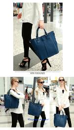 สินค้าหมดค่ะ กระเป๋สวยAxixi แบรนด์ดัง รุ่น10030 สีน้ำเงินสดใส มีกระเป๋าภายใน  สะพาย คล้องแขวน และถือ