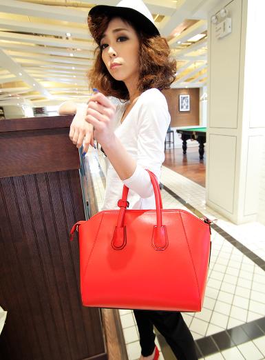 หมดค่ะ กระเป๋าMaomao รุ่น M03-30 สีแดงนี้ เนี๊ยบมากๆ เรียบง่าย และดูหรู