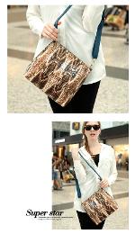 สินค้าหมดค่ะ กระเป๋สวยAxixi แบรนด์ดัง รุ่น10030 สีน้ำเงินสดใส มีกระเป๋าภายใน  สะพาย คล้องแขวน และถือ