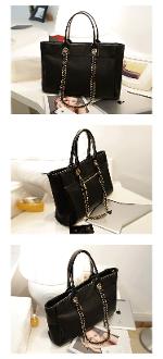 หมดค่ะ กระเป๋าสะพายAxixi แบรนด์ดัง  รุ่น10095 รุ่นนี้เก๋และเนี๊ยบค่ะ นำเข้าจากเจ้าของแบรนด์แท้ค่ะ