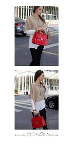 พร้อมส่ง กระเป๋าAxixi รุ่น10091 ของแท้100% รุ่นนี้ทรงสวยมากค่ะ งานเนี๊ยบดี ฝากระกระเป๋ามีตัวล็อกดูดี