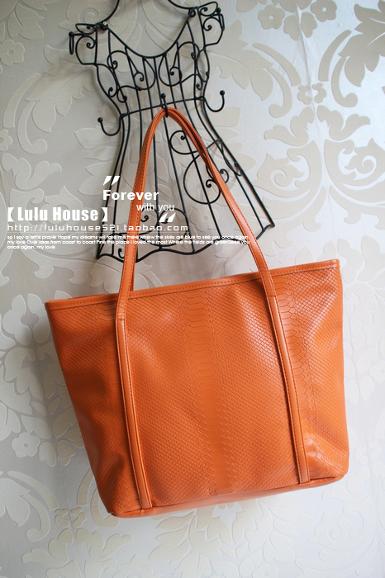 กระเป๋าแฟชั่นLuluhouse รุ่นLL55pi1 หวานมากค่ะรุ่นนี้ มี 2 สีให้เลือก คือ สีชมพูหวานและสีส้มอมชมพูค่ะ