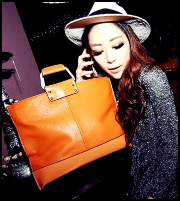 หมดค่ะ กระเป๋าสะพายเกาหลี แบรนด์แท้Maomao รุ่นM15-009 รุ่นนี้ design เก๋ดีค่ะ ออกเป็นทรงสี่เหลี่ยม